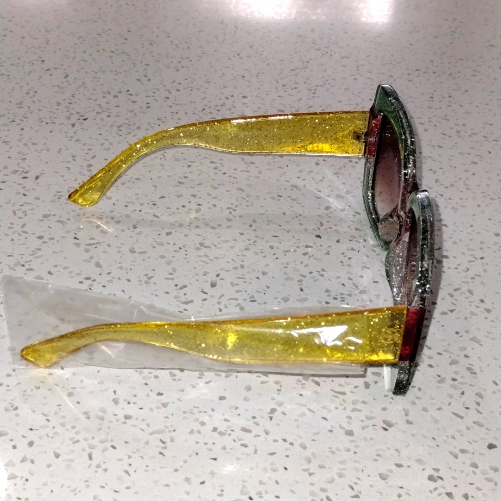Ladies Square Oversized Framed Color Blocked Sunglasses (Green/Red/Gold) - New!! - Picture 3 of 5